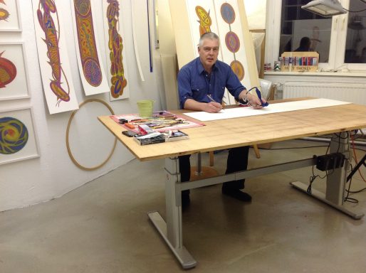 2014 Atelier Nummer 7 Christian Pessing im Atelier an der Zeichenplatte.