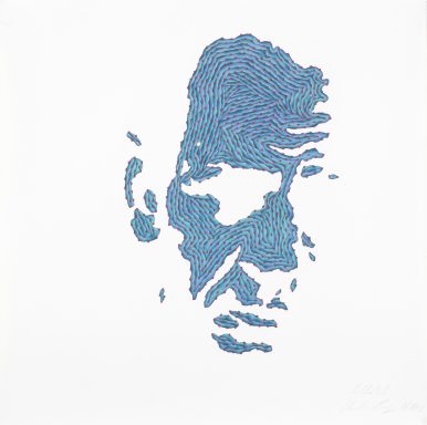 Schattiertes Gesicht in Blau mit freien Feldern. 